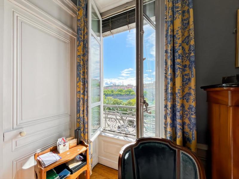 Appartement - 189 m² - 6 pièces