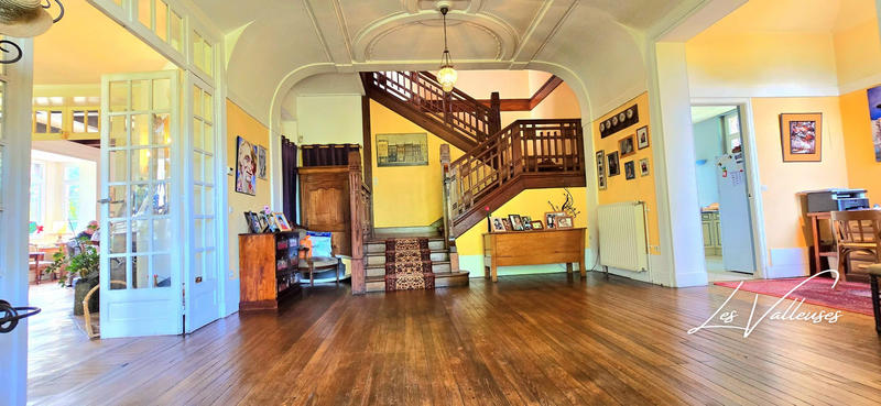 Maison - 308 m² - 8 pièces