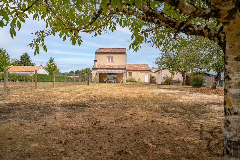 Maison - 240 m² - 11 pièces