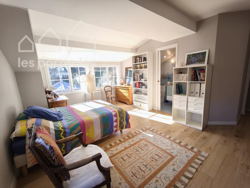 Villa - 268 m² - 10 pièces