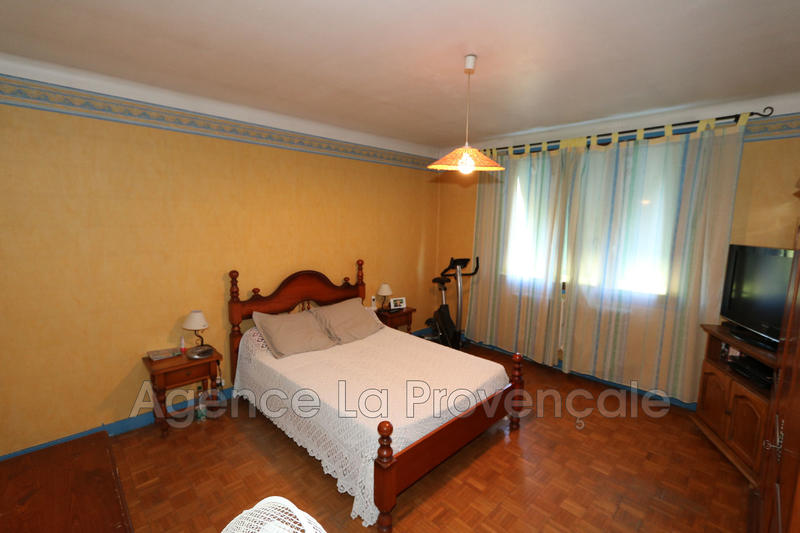 Maison - 255 m² - 12 pièces