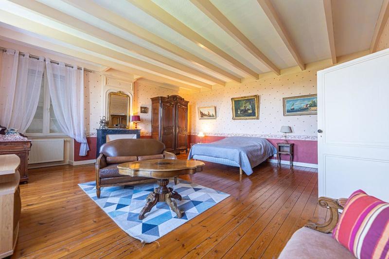 Maison - 327 m² - 7 pièces