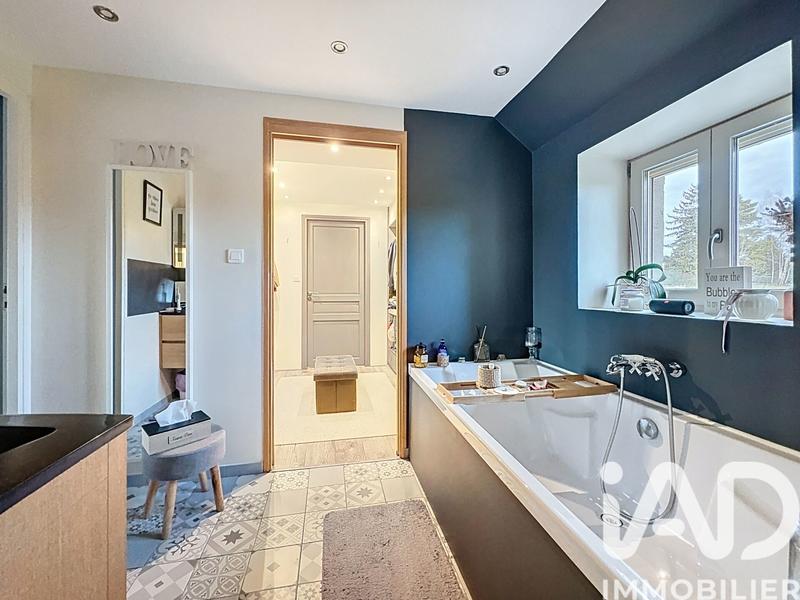 Maison - 224 m² - 8 pièces