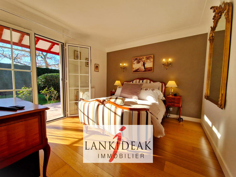 Maison - 204 m² - 6 pièces