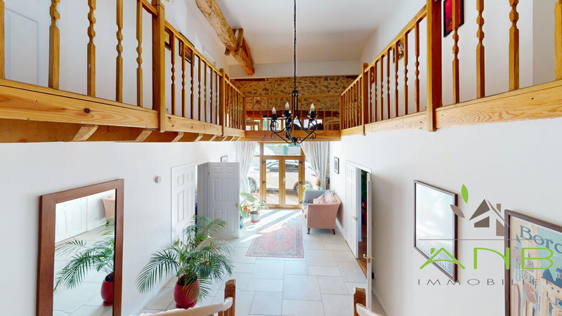 Maison - 240 m² - 13 pièces