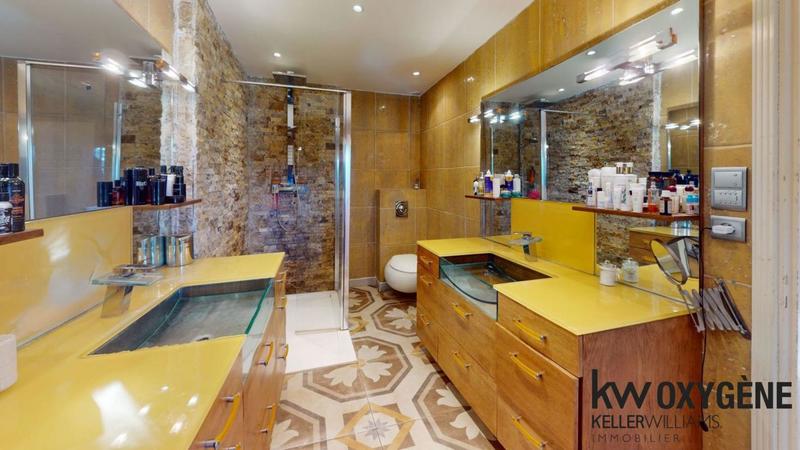 Propriété - 980 m²