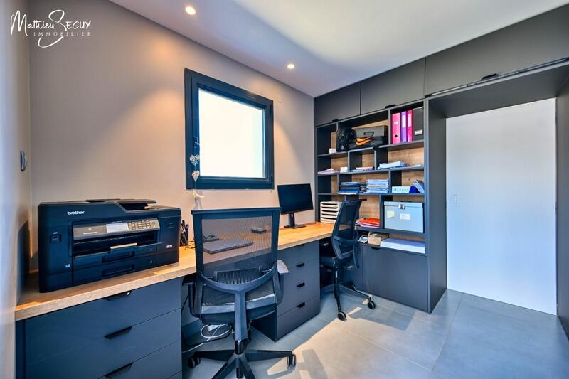 Propriété - 365 m² - 8 pièces