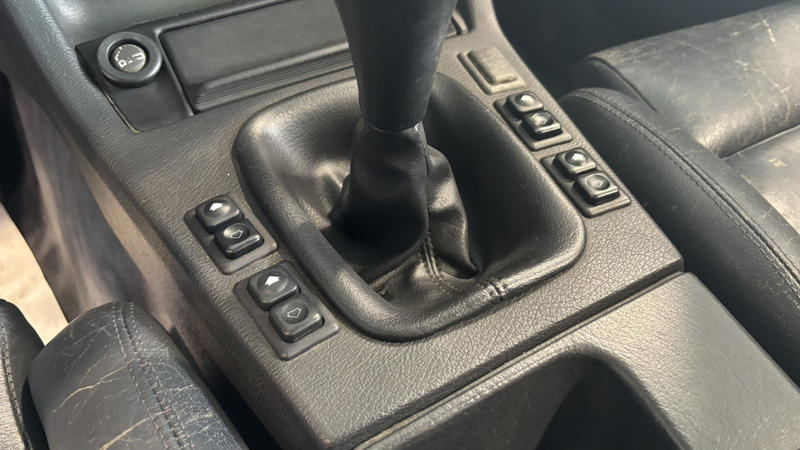 Bmw Série 3 325 I E30 Cabriolet Boite Meca 6 Cylindres