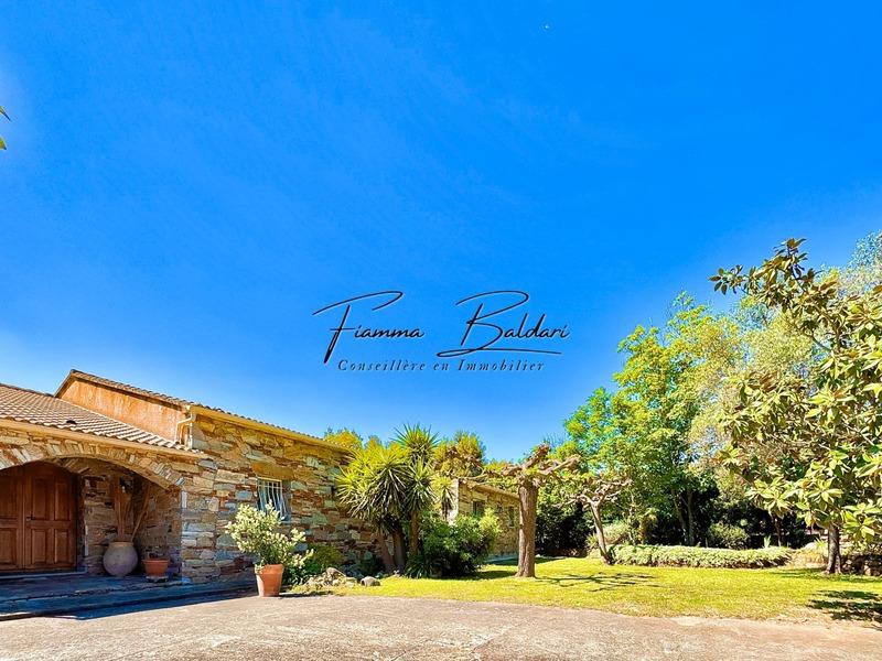 Maison - 269 m² - 7 pièces