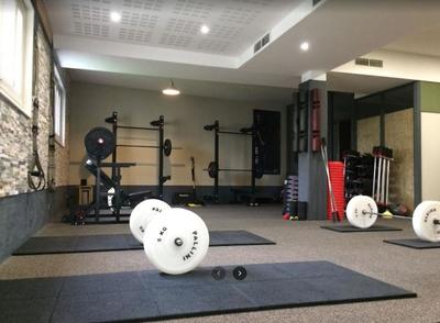 Local d'activité / Entrepôt - 420 m² - 14 pièces