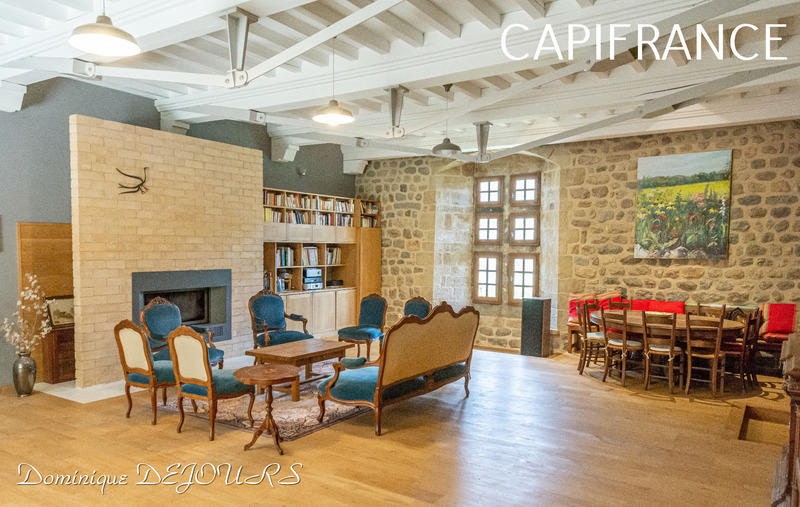 Maison - 285 m² - 10 pièces