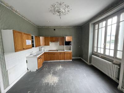 Maison - 250 m² - 12 pièces