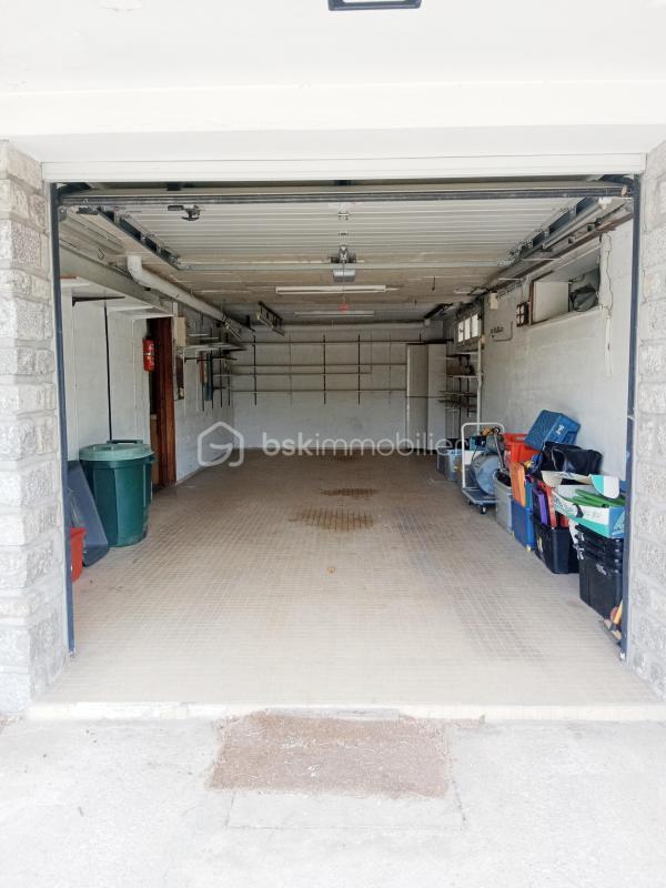 Maison traditionnelle - 177 m² - 8 pièces