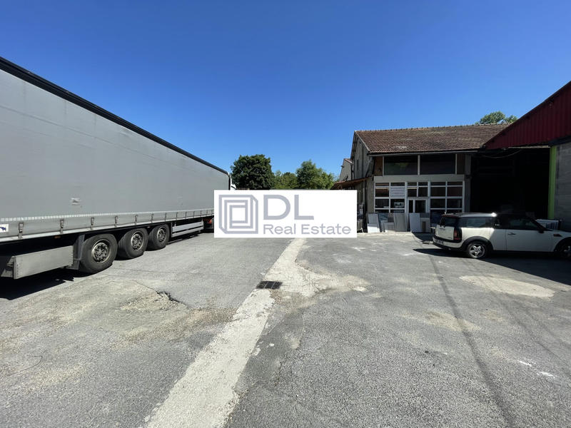 Terrain commercial - 5 400 m²