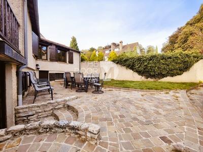 Maison - 200 m² - 8 pièces