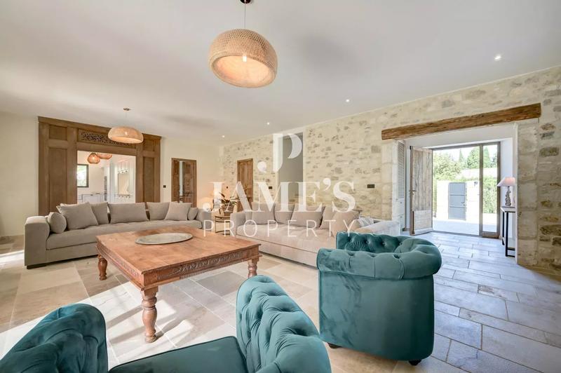 Maison - 250 m² - 5 pièces