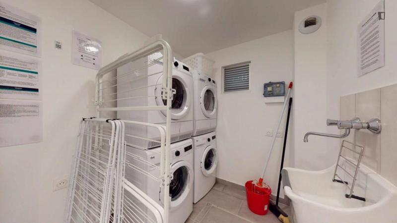 Chambre - 15 m² - 9 pièces