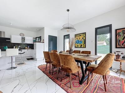 Maison - 96 m² - 4 pièces