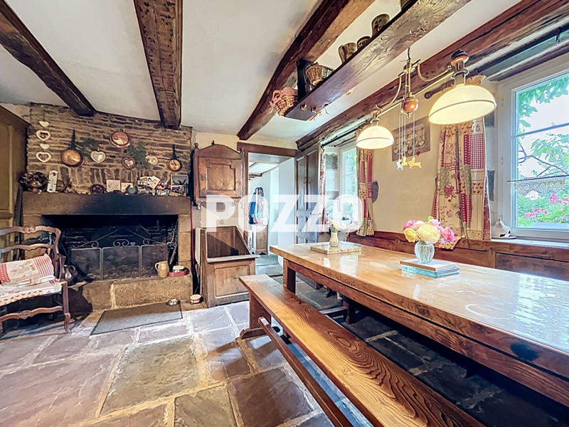 Maison - 260 m² - 10 pièces