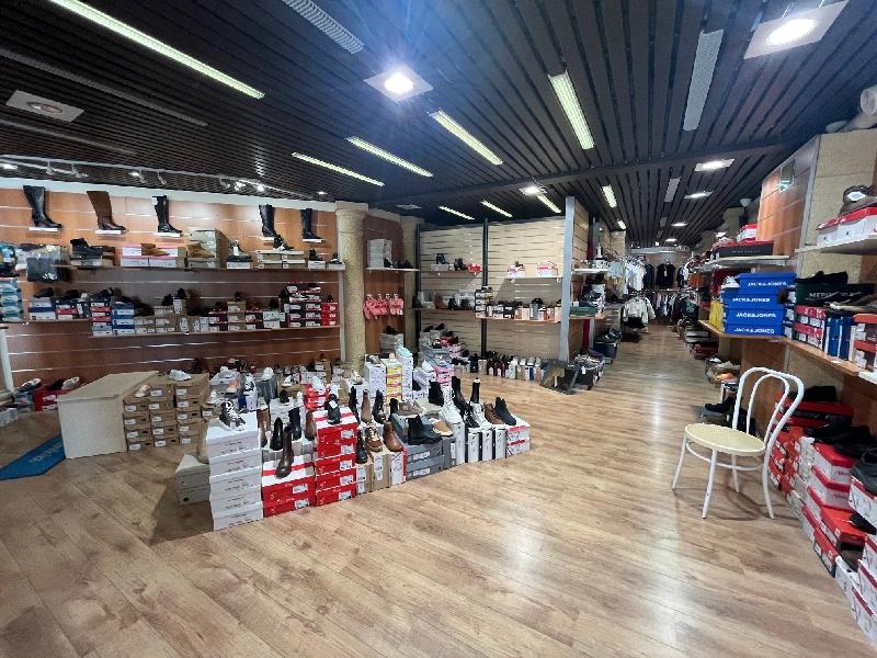 Local commercial - 220 m² - 1 pièce