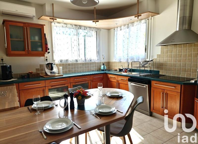 Maison - 200 m² - 8 pièces