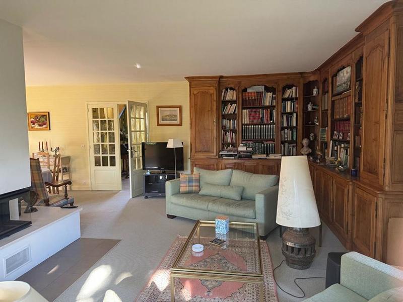 Maison - 205 m² - 9 pièces