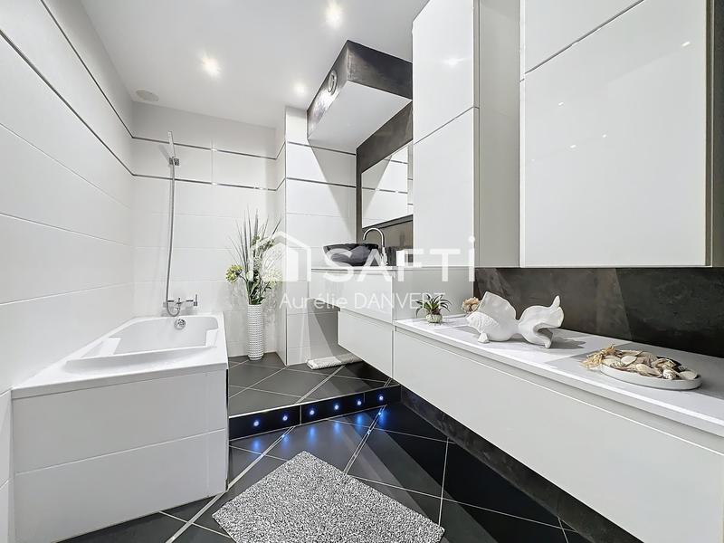 Appartement - 145 m² - 6 pièces