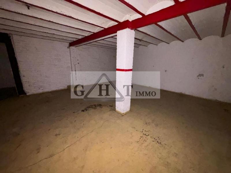 Entrepôt - 1 075 m²