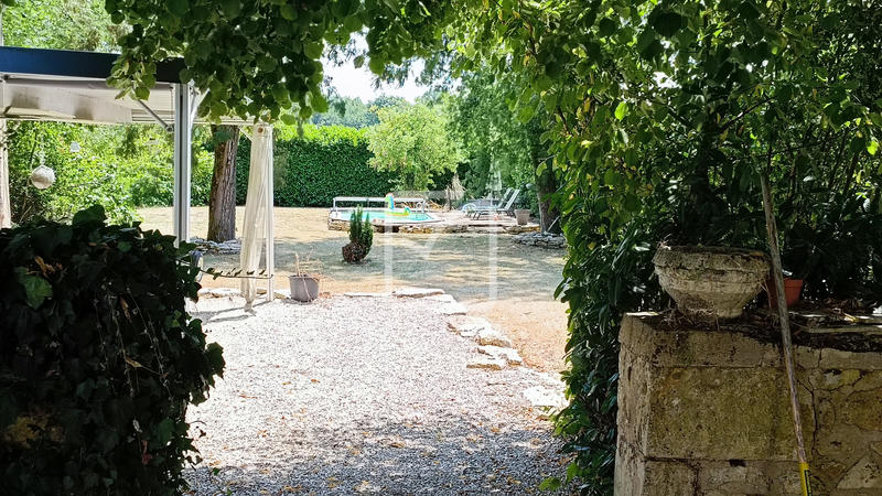 Maison - 203 m² - 6 pièces