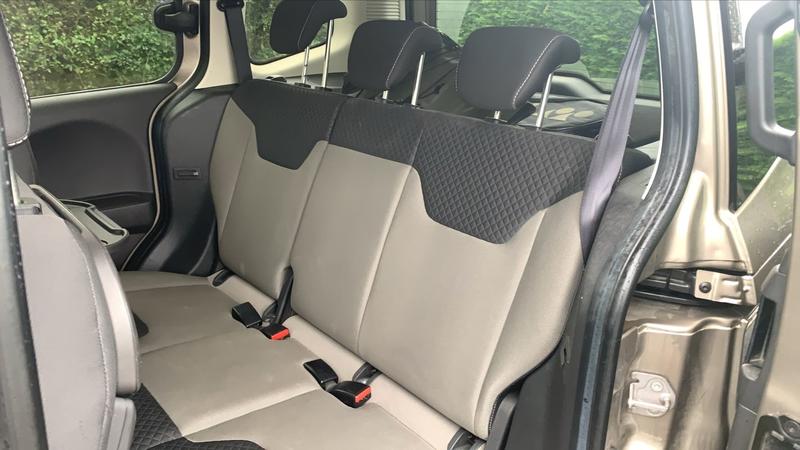 Ford Tourneo Courier 1.5 TDCi 100 Titanium