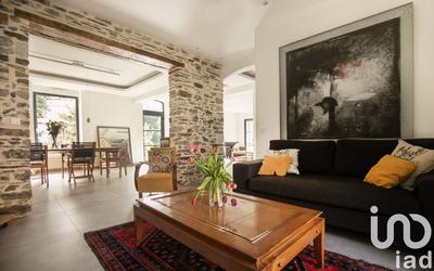 Maison - 247 m² - 8 pièces