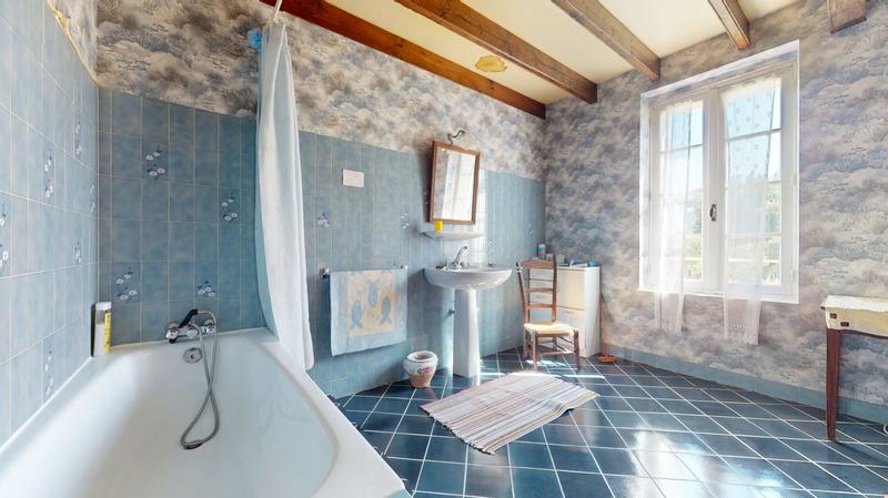 Maison traditionnelle - 280 m² - 8 pièces