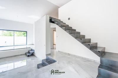 Maison - 254 m² - 5 pièces