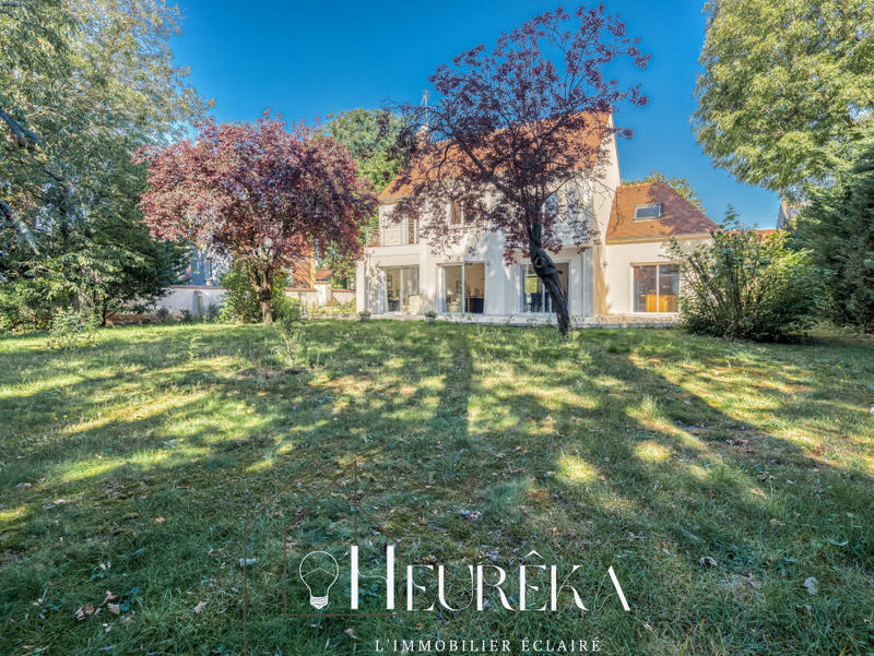 Maison - 320 m² - 8 pièces