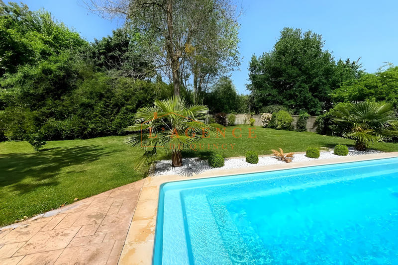 Maison - 210 m² - 7 pièces