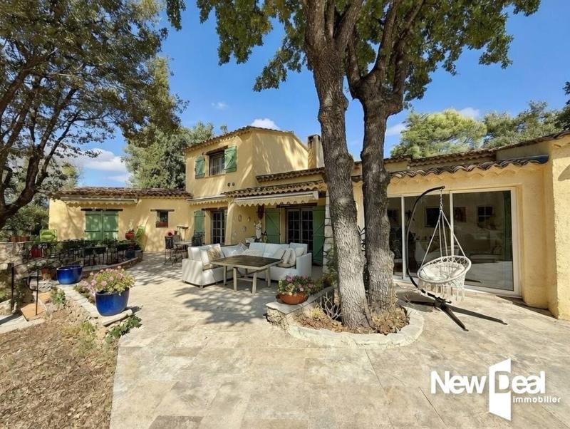 Maison - 245 m² - 7 pièces