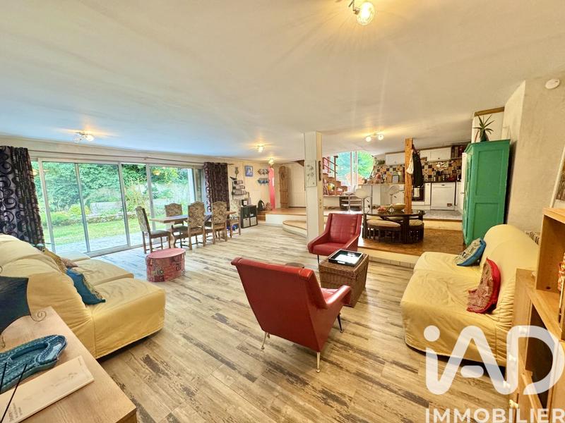 Maison - 240 m² - 9 pièces