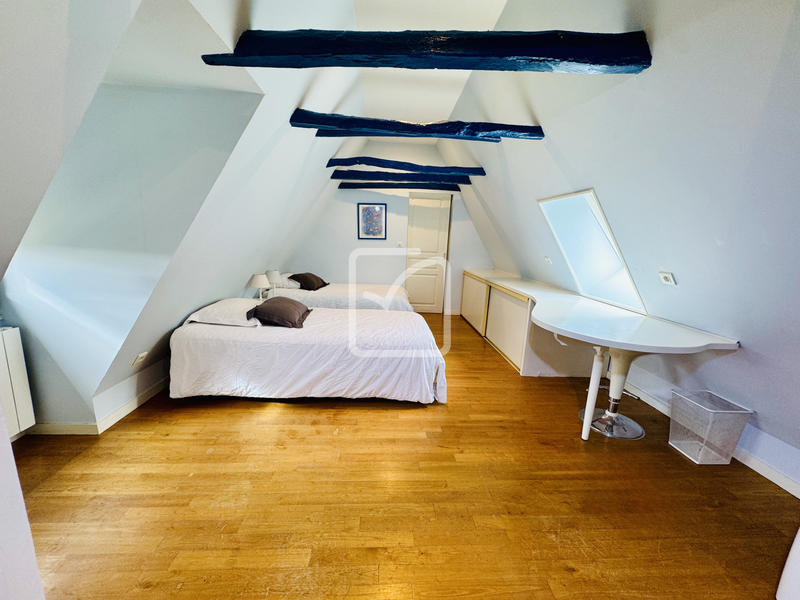 Maison - 276 m² - 8 pièces