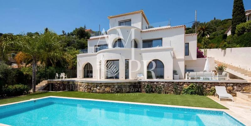 Villa - 265 m² - 6 pièces