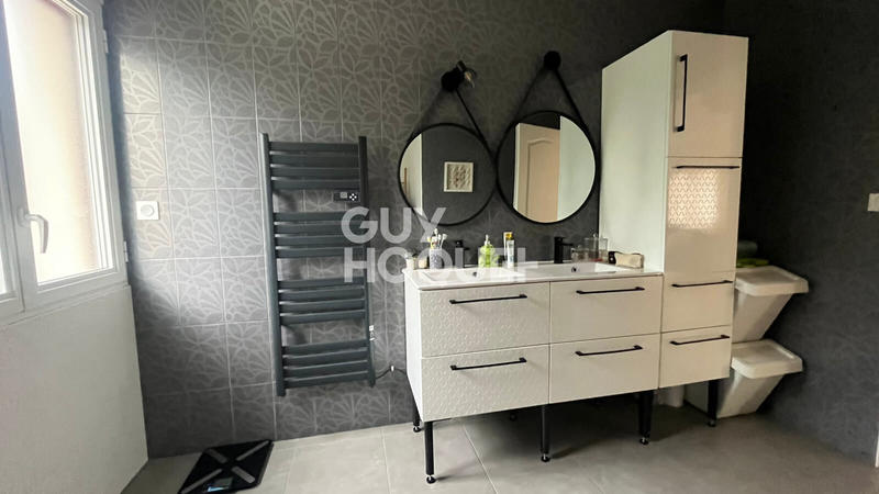 Maison - 184 m² - 7 pièces