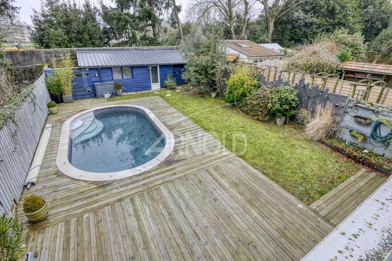 Maison - 161 m² - 9 pièces