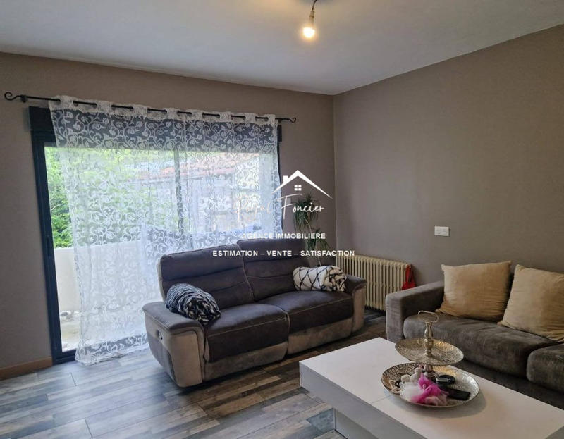 Maison traditionnelle - 200 m² - 8 pièces