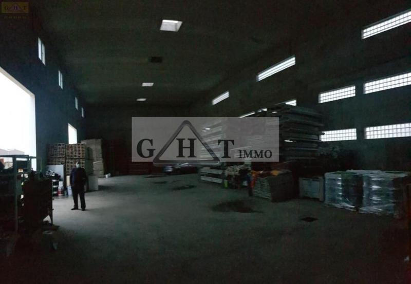 Entrepôt - 1 050 m²