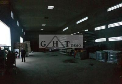 Entrepôt - 1 050 m²