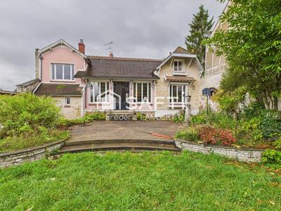 Maison - 255 m² - 11 pièces