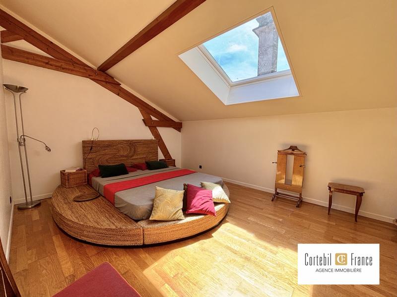 Villa - 251 m² - 8 pièces