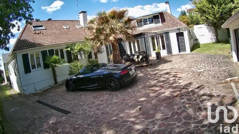 Maison - 250 m² - 8 pièces