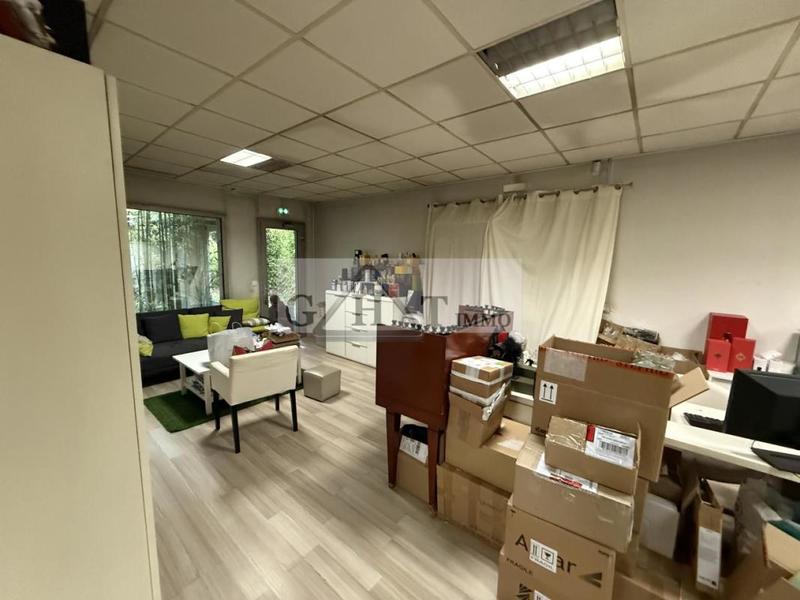 Entrepôt - 1 130 m²