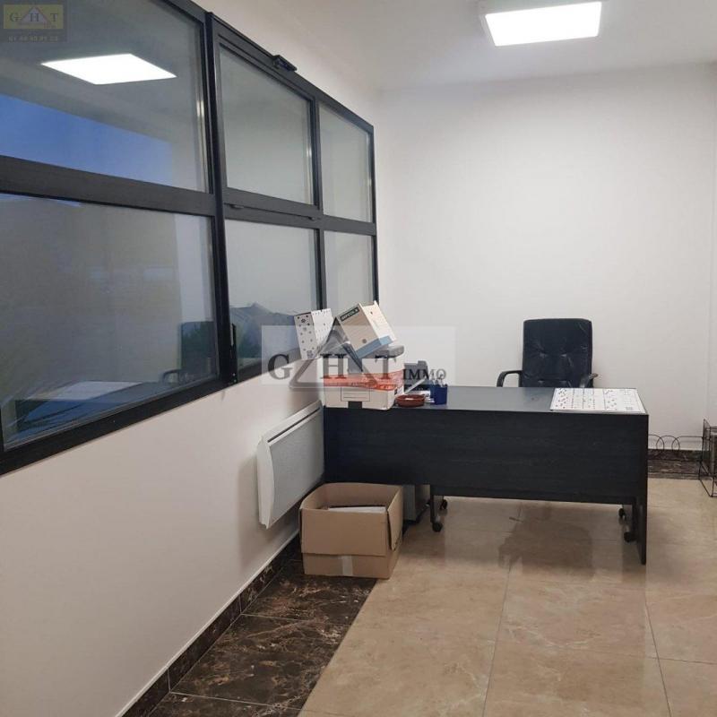 Entrepôt - 1 050 m²