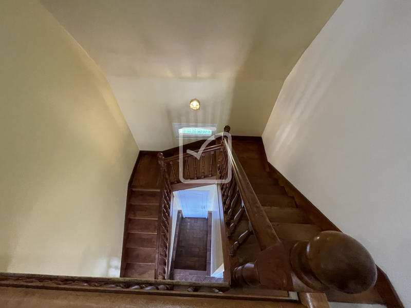 Propriété - 218 m² - 10 pièces